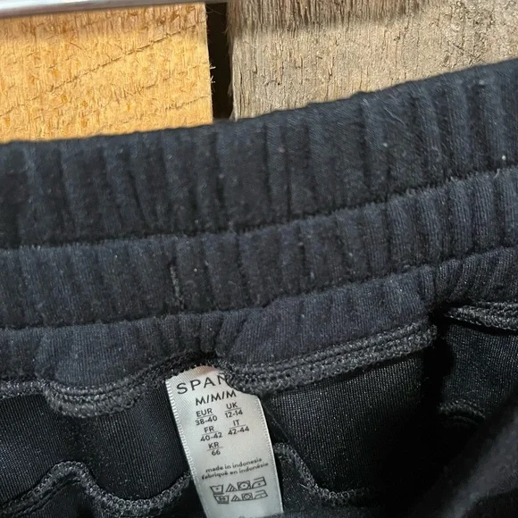 SPANX Black Air Essential Pants with Elastic Waistband and Tapered Legs - Picture 2 of 3